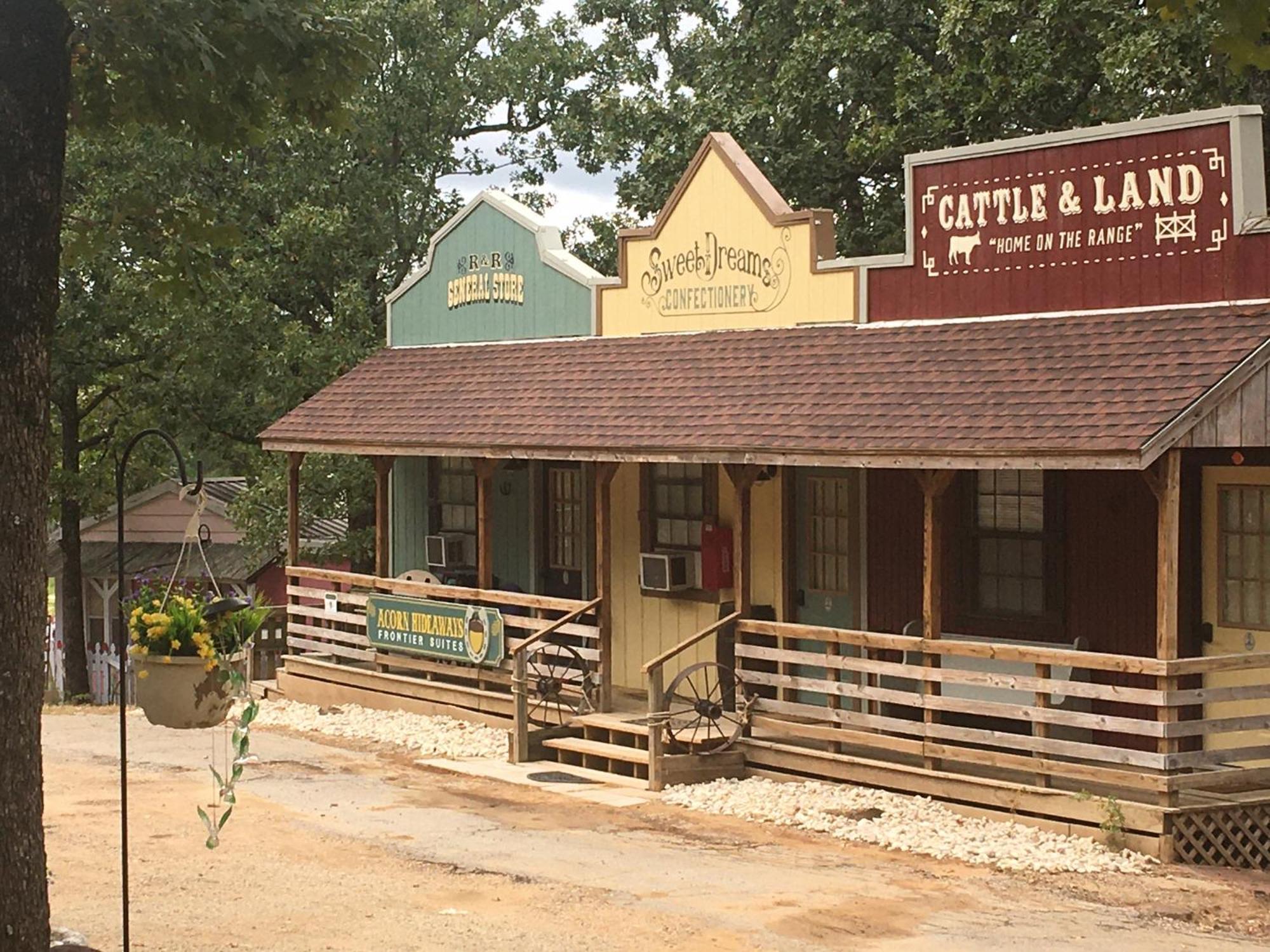 Acorn Hideaways Canton Charming Pioneer Suite 1890'S General Store Exterior foto